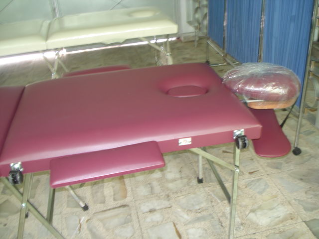 Mesa Portátil Con Extensiones  En Cabecera y  Antebrazos, descansa brazos, Cabecera Móvil, 65 cm., con Extensiones 95 cm. Funda De Regalo. $2,550